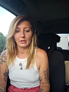 Snapshot of SheIsSomething chatting on 11.12.25 SheIsSomething online show from 11.12.25