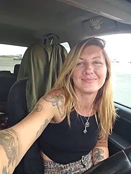 Snapshot of SheIsSomething chatting on 11.14.25 SheIsSomething online show from 11.14.25