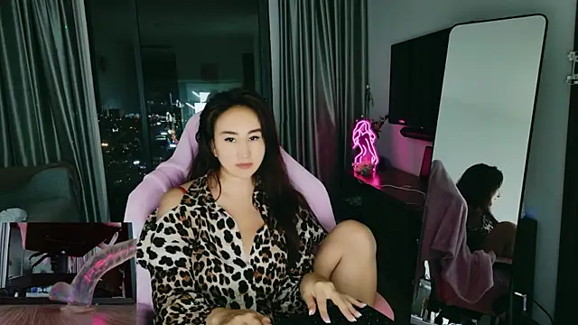 AsianQueens online show from 12.22.25