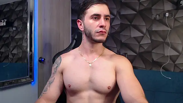 Snapshot of Latino_stud4u chatting on 11.04.25 Latino stud4u online show from 11.04.25