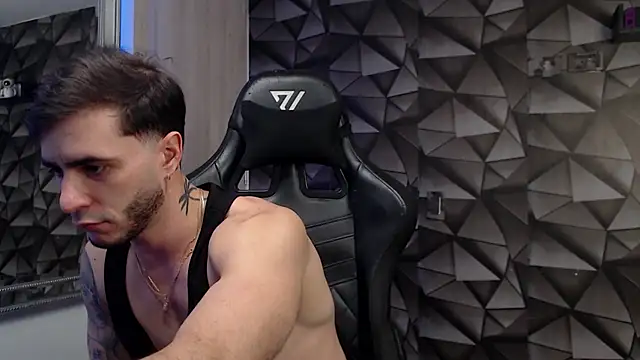 Snapshot of Latino_stud4u chatting on 11.06.25 Latino stud4u online show from 11.06.25