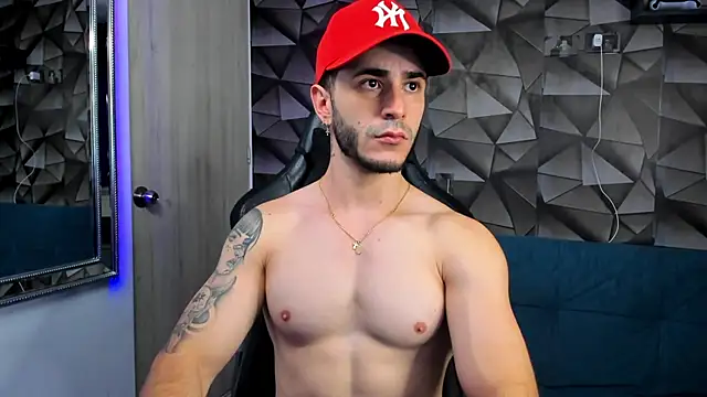 Snapshot of Latino_stud4u chatting on 12.16.25 Latino stud4u online show from 12.16.25