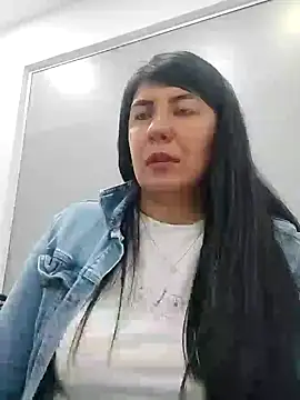Snapshot of aisha_latina chatting on 02.06.25 aisha latina online show from 02.06.25