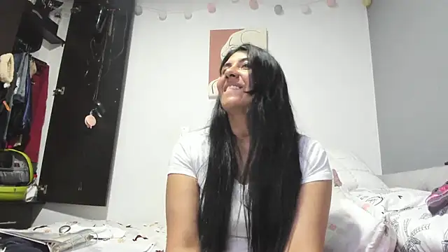 Snapshot of aisha_latina chatting on 02.13.25 aisha latina online show from 02.13.25