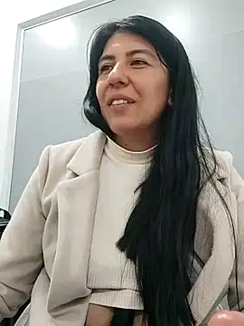 Snapshot of aisha_latina chatting on 03.14.25 aisha latina online show from 03.14.25