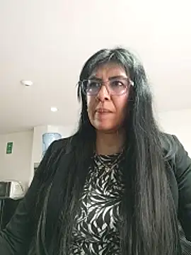 aisha latina online show from 10.29.25