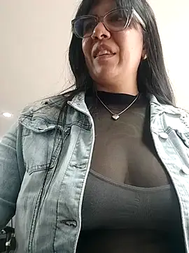 Snapshot of aisha_latina chatting on 04.30.26 aisha latina online show from 04.30.26