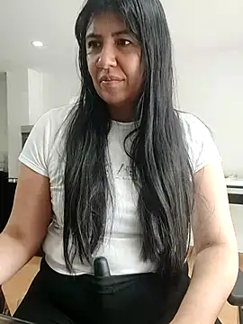 Snapshot of aisha_latina chatting on 05.21.26 aisha latina online show from 05.21.26