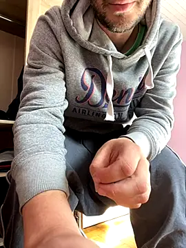 Snapshot of Taxidriver1988 chatting on 09.29.25 Taxidriver1988 online show from 09.29.25