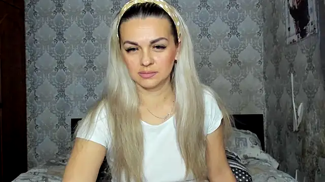 NicoletMoore online show from 12.19.24