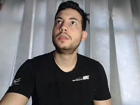 Snapshot of Armando_2002 chatting on 01.27.25 Armando 2002 online show from 01.27.25