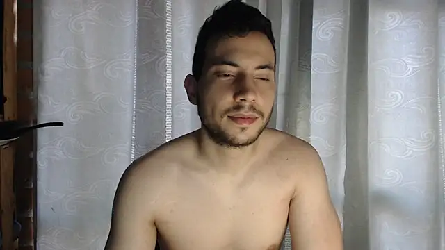 Snapshot of Armando_2002 chatting on 03.11.25 Armando 2002 online show from 03.11.25