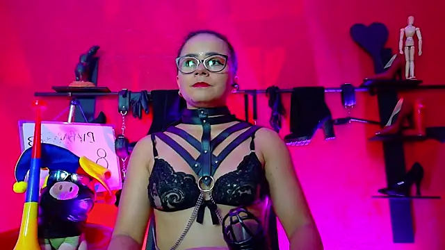 Snapshot of MistressSlut1 chatting on 06.16.26 MistressSlut1 online show from 06.16.26