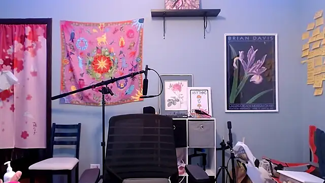 Snapshot of JenniferGwen chatting on 02.14.25 JenniferGwen online show from 02.14.25