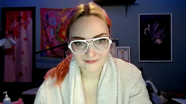 Snapshot of JenniferGwen chatting on 02.18.25 JenniferGwen online show from 02.18.25