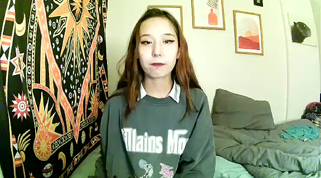 Snapshot of hazelseason chatting on 12.20.24 hazelseason online show from 12.20.24