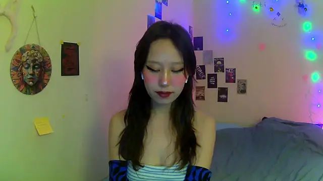 Snapshot of hazelseason chatting on 12.15.25 hazelseason online show from 12.15.25