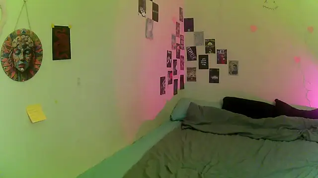 Snapshot of hazelseason chatting on 12.16.25 hazelseason online show from 12.16.25