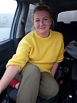 Snapshot of Marushka chatting on 12.27.24 Marushka online show from 12.27.24