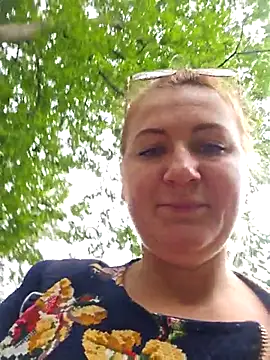 Snapshot of Marushka chatting on 09.14.25 Marushka online show from 09.14.25
