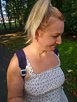 Snapshot of Marushka chatting on 09.20.25 Marushka online show from 09.20.25