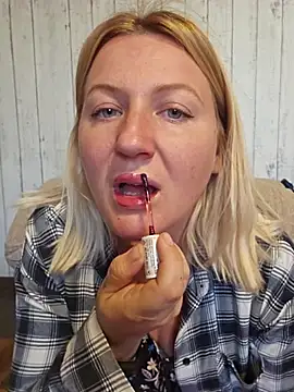 Snapshot of Marushka chatting on 09.24.25 Marushka online show from 09.24.25