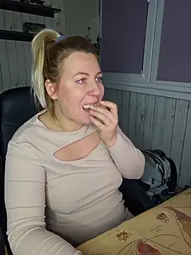 Snapshot of Marushka chatting on 02.04.26 Marushka online show from 02.04.26
