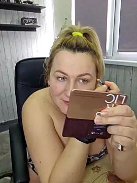 Snapshot of Marushka chatting on 02.19.26 Marushka online show from 02.19.26