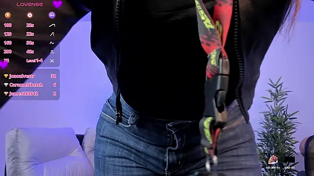 miataylorr1 online show from 02.05.25