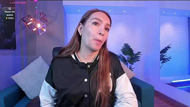 miataylorr1 online show from 09.13.25