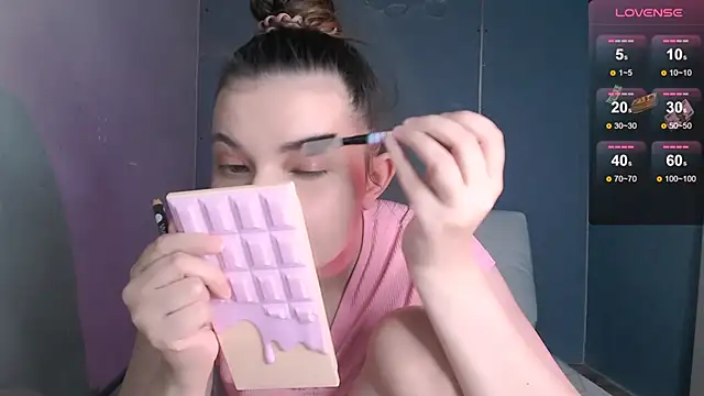 Snapshot of bbycolada chatting on 03.04.25 bbycolada online show from 03.04.25