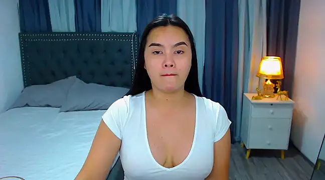 Snapshot of cyberanita chatting on 01.11.25 cyberanita online show from 01.11.25