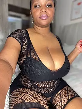 Hyra Ari online show from 10.30.25