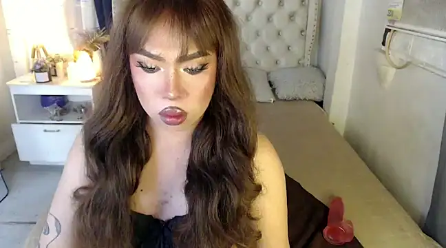Snapshot of RebecaNextToYou chatting on 01.28.25 RebecaNextToYou online show from 01.28.25