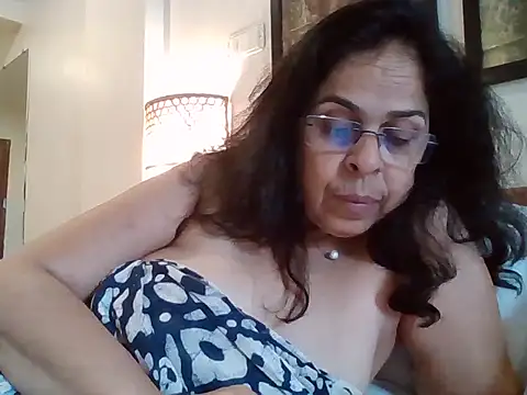 Snapshot of Susannemilf chatting on 09.18.25 Susannemilf online show from 09.18.25