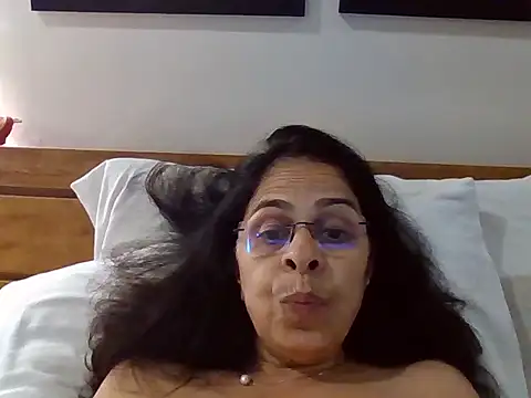 Snapshot of Susannemilf chatting on 09.18.25 Susannemilf online show from 09.18.25