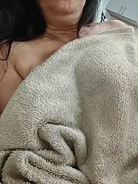 Snapshot of Susannemilf chatting on 10.20.25 Susannemilf online show from 10.20.25
