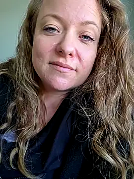 Snapshot of julimonroe chatting on 01.05.26 julimonroe online show from 01.05.26