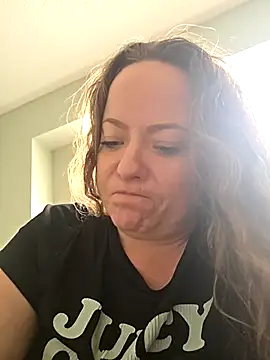 Snapshot of julimonroe chatting on 02.06.26 julimonroe online show from 02.06.26