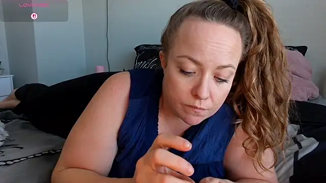 Snapshot of julimonroe chatting on 02.07.26 julimonroe online show from 02.07.26