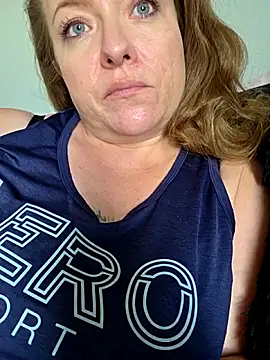 Snapshot of julimonroe chatting on 02.08.26 julimonroe online show from 02.08.26