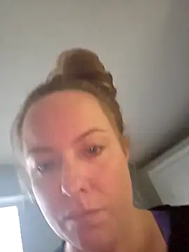 Snapshot of julimonroe chatting on 02.12.26 julimonroe online show from 02.12.26