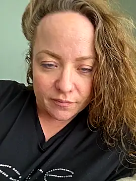 Snapshot of julimonroe chatting on 02.23.26 julimonroe online show from 02.23.26