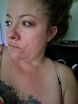 Snapshot of julimonroe chatting on 02.24.26 julimonroe online show from 02.24.26