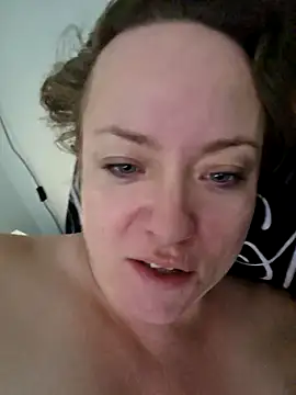 Snapshot of julimonroe chatting on 02.27.26 julimonroe online show from 02.27.26