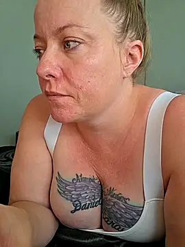 julimonroe online show from 04.15.26