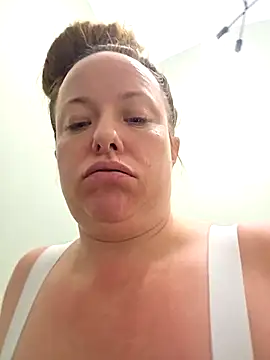 julimonroe online show from 04.15.26