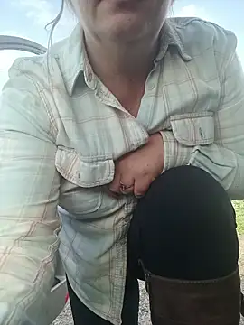 Snapshot of Saysomething3 chatting on 12.04.25 Saysomething3 online show from 12.04.25