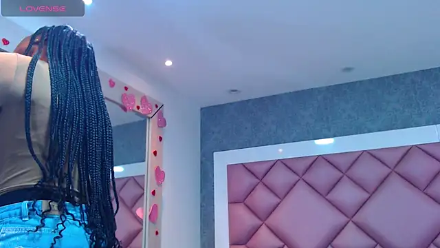 DanielaDuff online show from 04.17.26