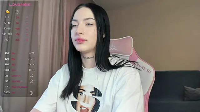 JenniferQueen11 online show from 01.19.25